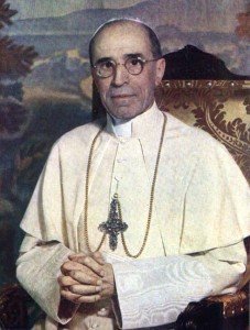 «Pio XII Pacelli». Publicado bajo la licencia Dominio público vía Wikimedia Commons - http://commons.wikimedia.org/wiki/File:Pio_XII_Pacelli.jpg#/media/File:Pio_XII_Pacelli.jpg.
